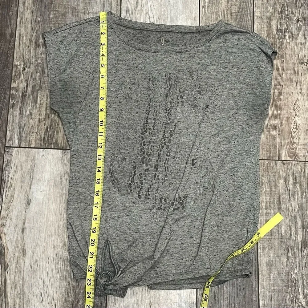Juicy Couture Gray Short Sleeved Shirt With Metallic Leopard Design Size Medium